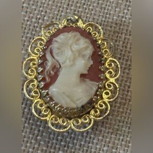 Geneva Resin Cameo Watch Pendant 17 Jewel Gold Tone Doesn’t Run